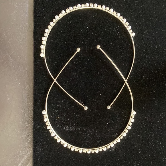 Pearl & Bling headband set in silver tone metal Round ball ends for ease of wear - Picture 5 of 6